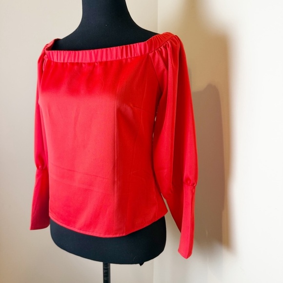 About Us Kaelie Red Off the Shoulder Long Sleeve Shirt Size Small - Picture 2 of 7